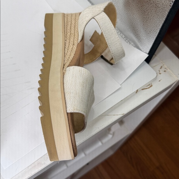 TOMS WEDGE CANVAS RUBBER SANDALS WOMENS SIZE 8. LIKE NEW - Picture 13 of 16